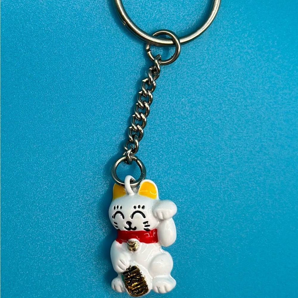 Maneki Neko Lucky Cat Keychain - White & Yellow